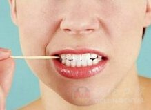 怎样使用牙缝刷？